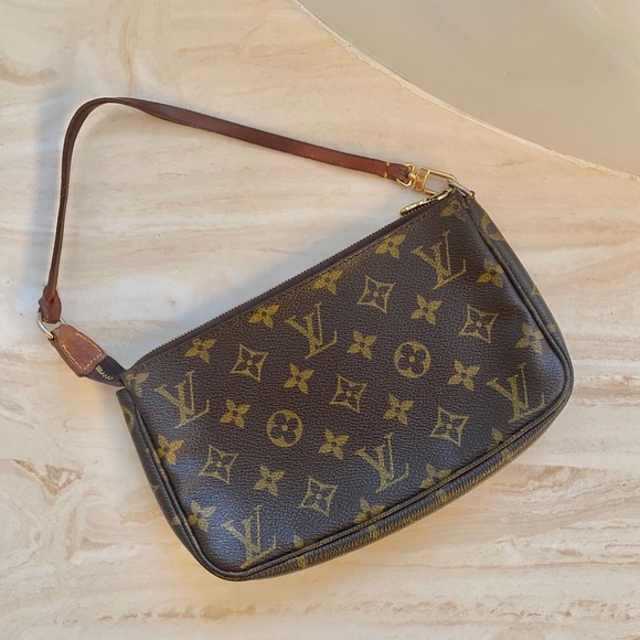 Authentic Louis Vuitton Monogram Pochette - Picture 2 of 12